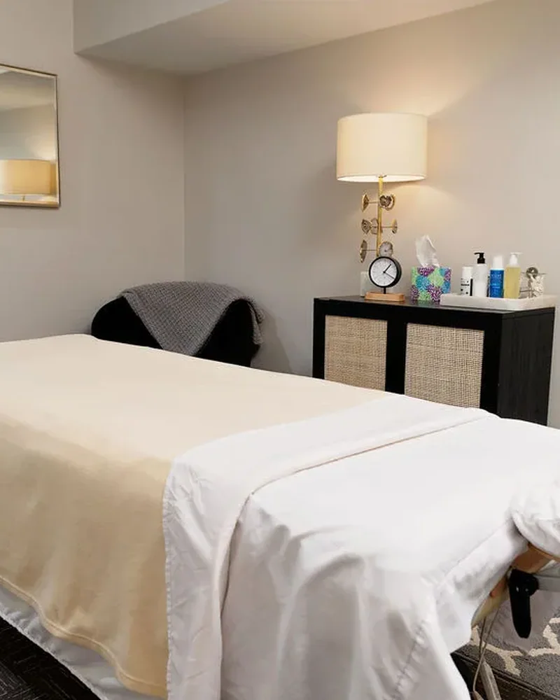 Private treatment room at the Lake Forest clinic