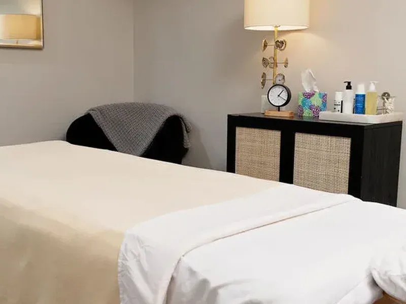 Private treatment room at the Lake Forest clinic